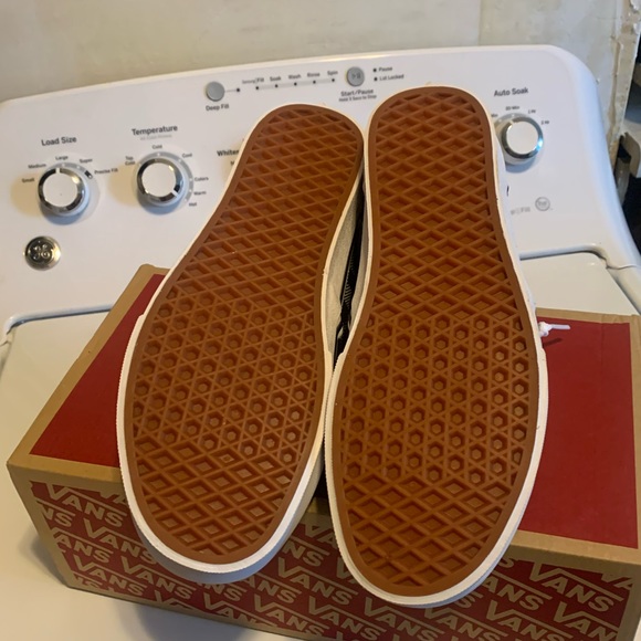 Vans - Picture 3 of 4